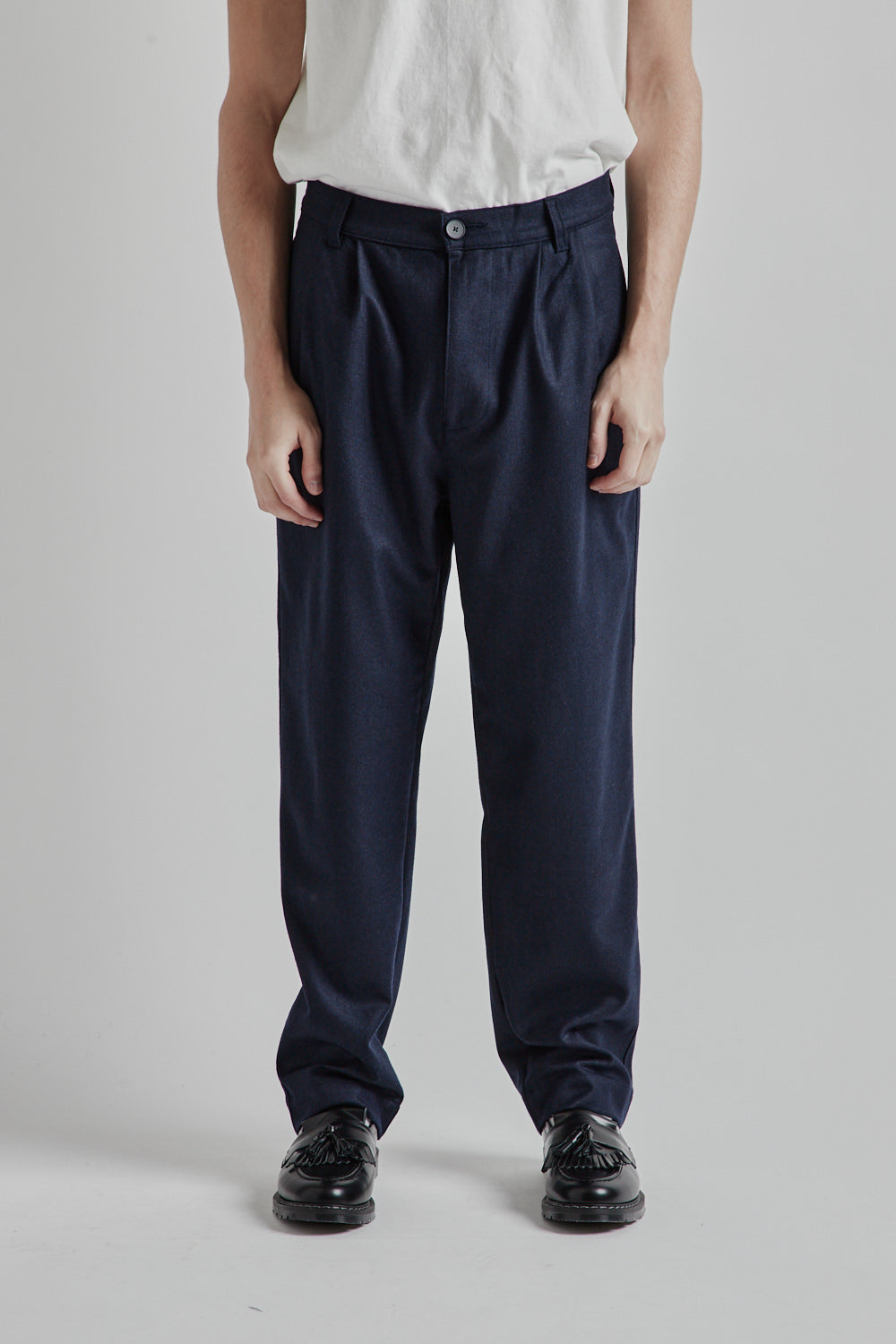 Two-pleat wool pants slacks for men, size W34 wool navy blue type Vintage Second Hand main image 0