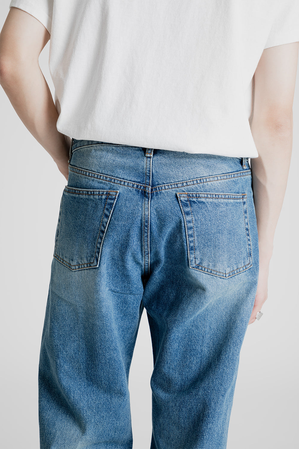 Uniform Bridge Pin Tuck Wide Denim Pants in Indigo Washed