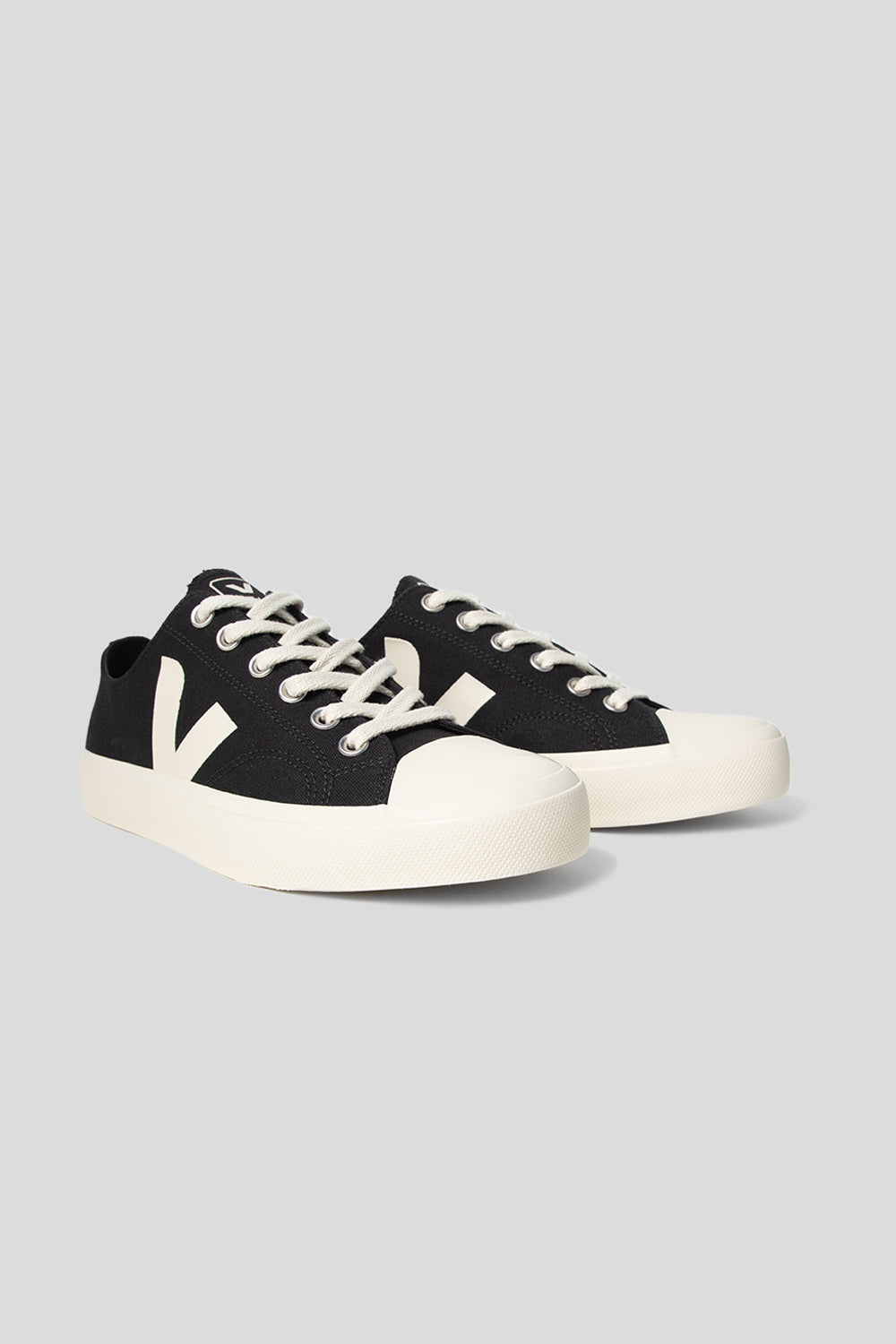 Veja Wata 2 Low in Black/Pierre