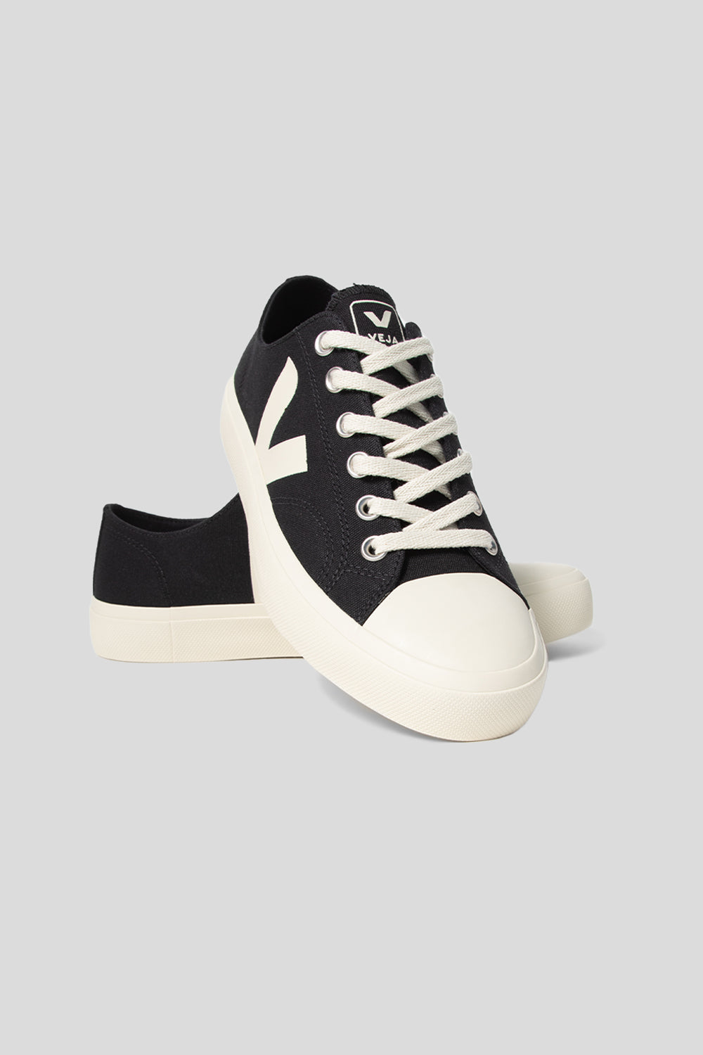 Veja Wata 2 Low in Black/Pierre