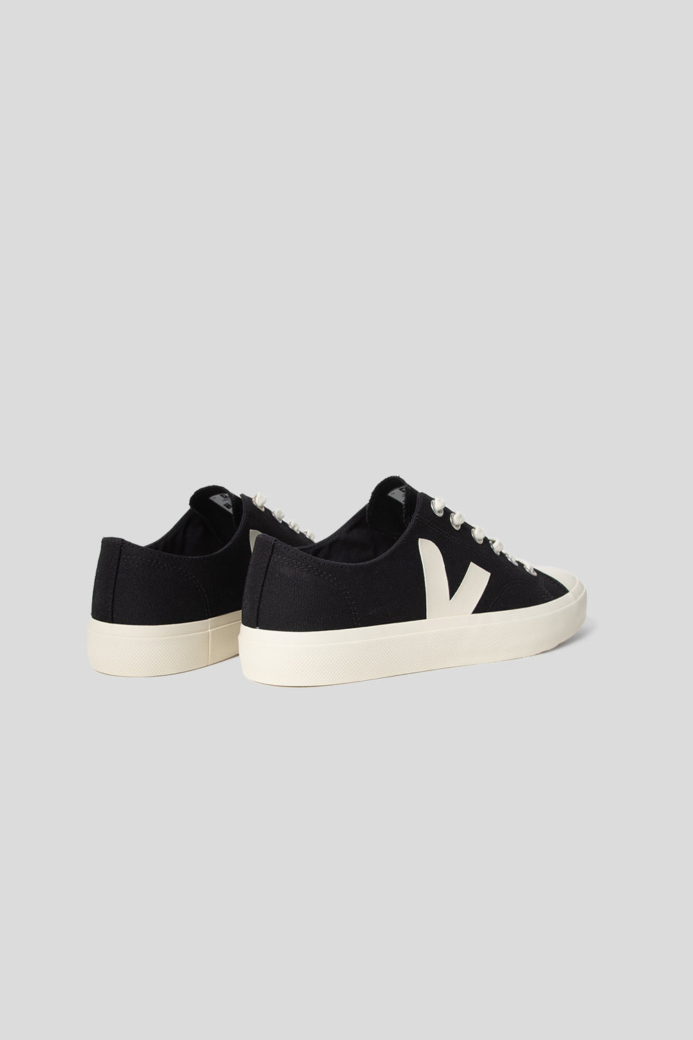 Veja Wata 2 Low in Black/Pierre