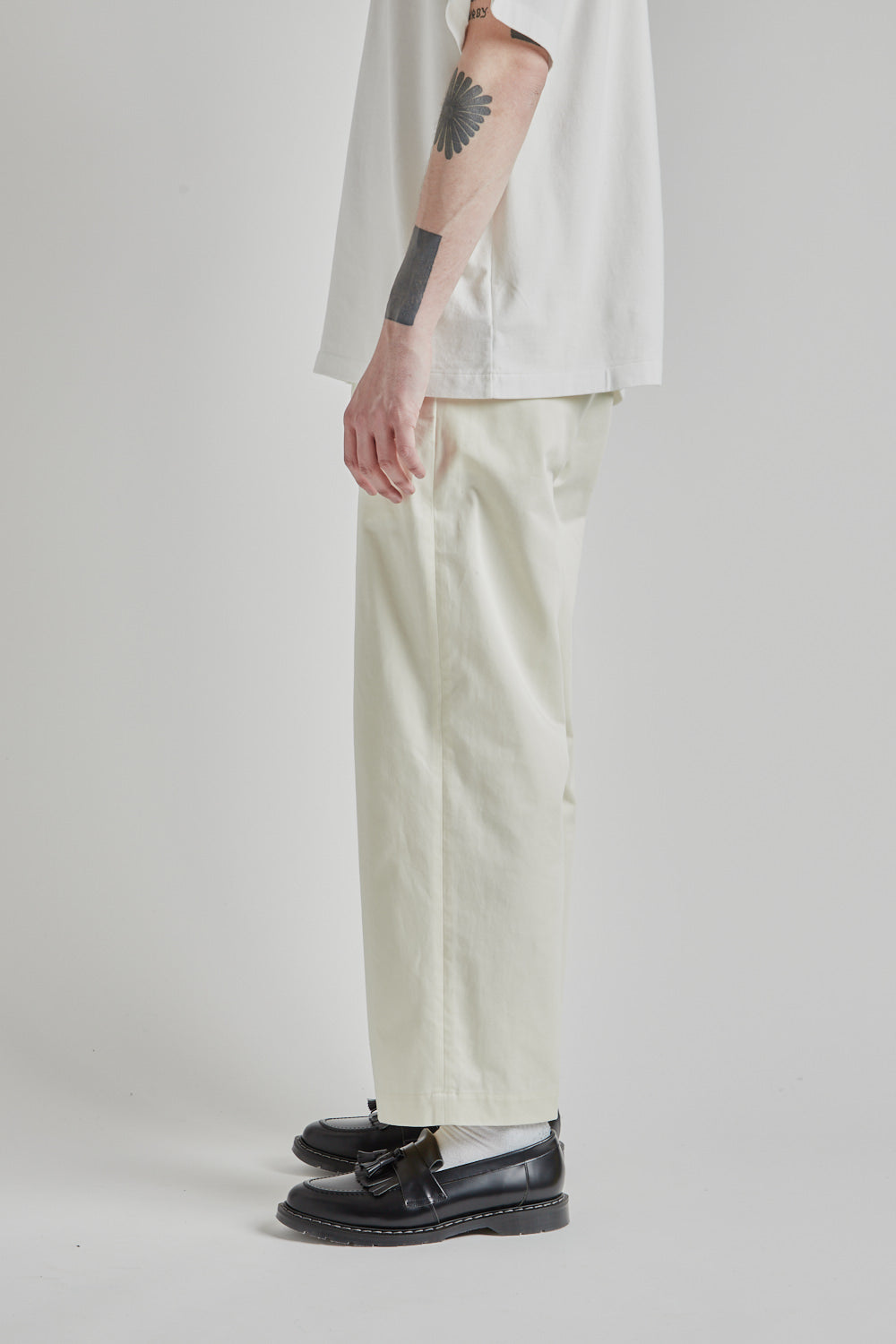 Blurhms 2046D Chino Pants in Ivory