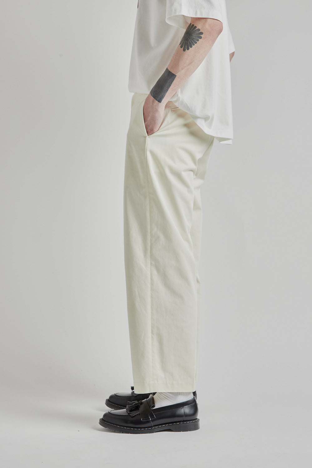 Blurhms 2046D Chino Pants in Ivory