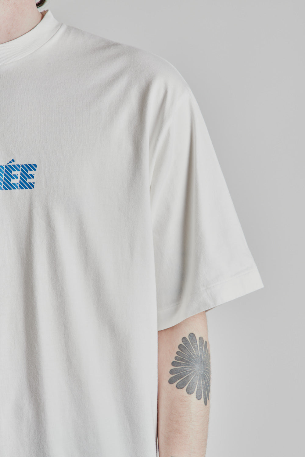 ARMÉE Print Wide Tee - White/Blue