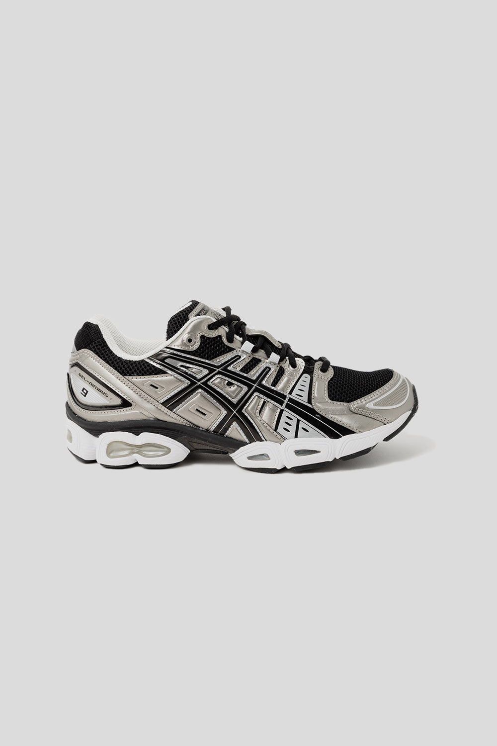 Asics Gel-Nimbus 9 in Frosted Almond / Black