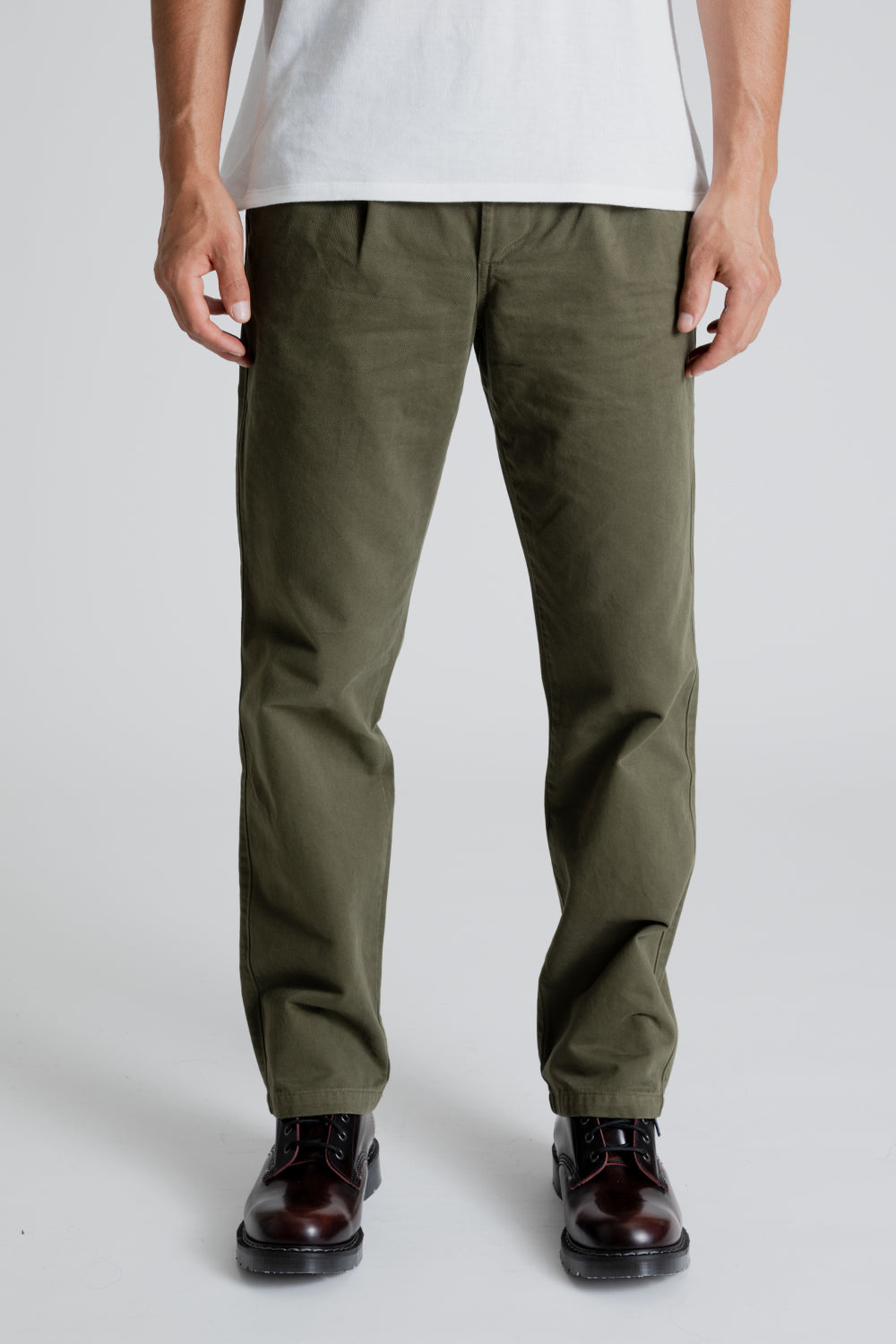 Forét Brook Chino in Army Green