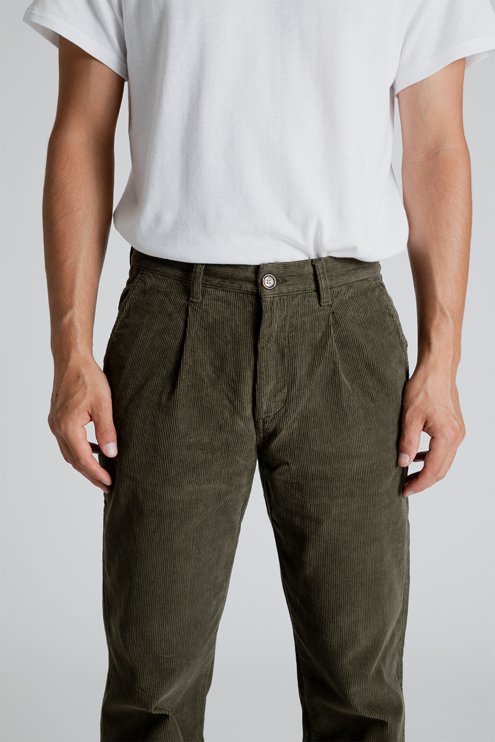 Forét Brook Corduroy Pants in Army Green
