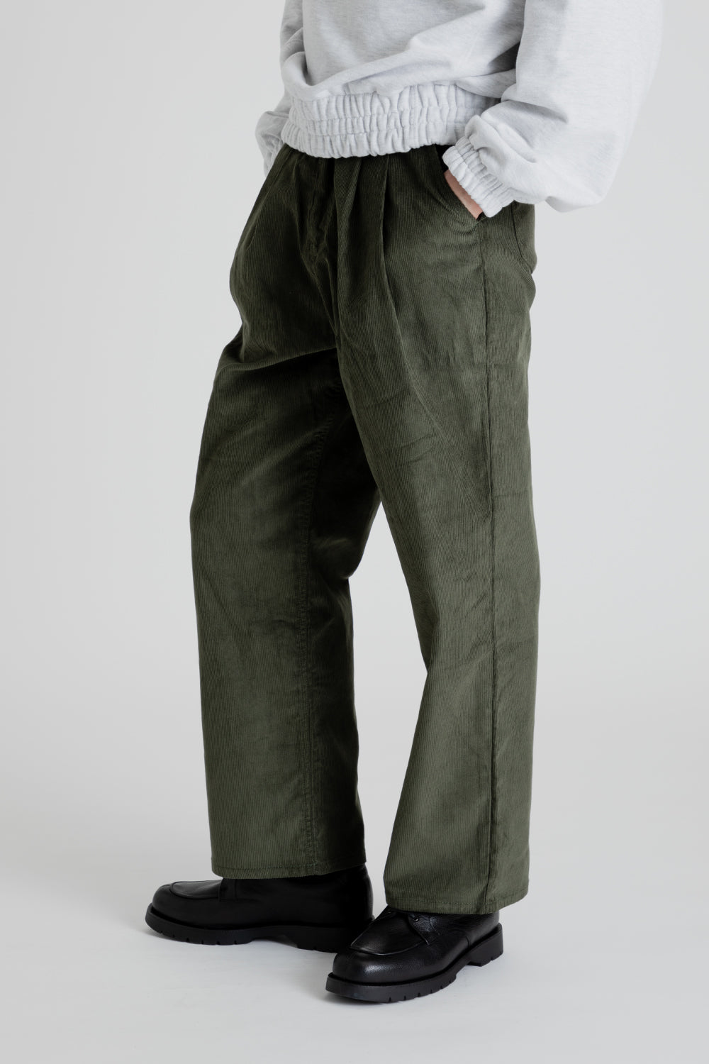 Frizmworks Corduroy Comfort Two Tuck Pants in Olive