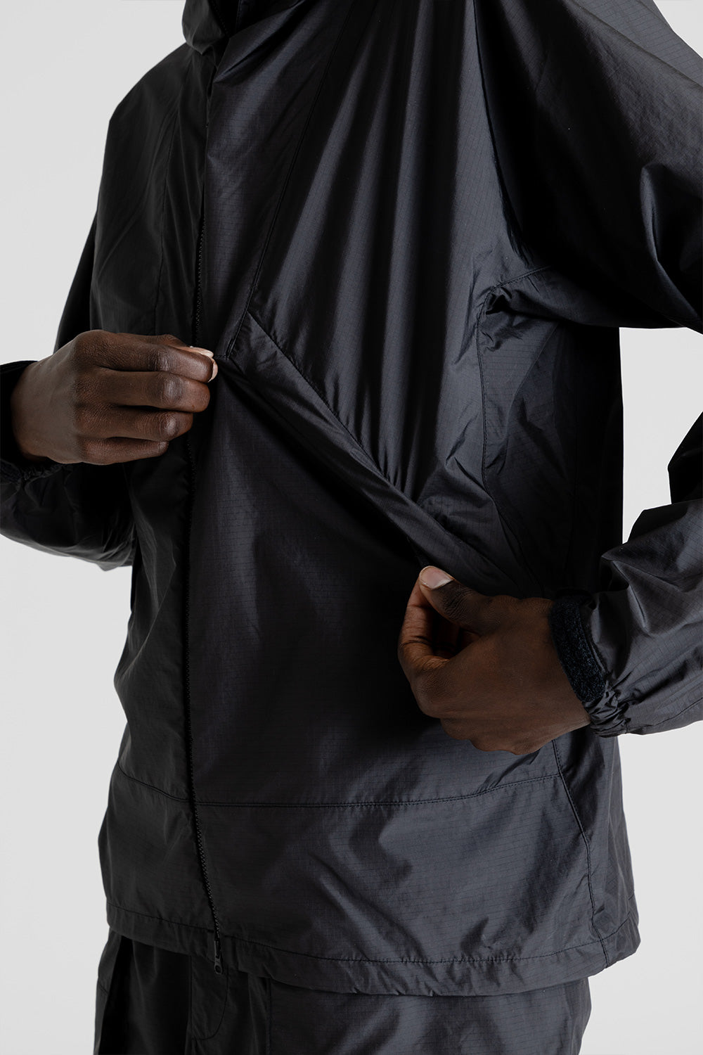 Goldwin-rip-stop-light-jacket-black