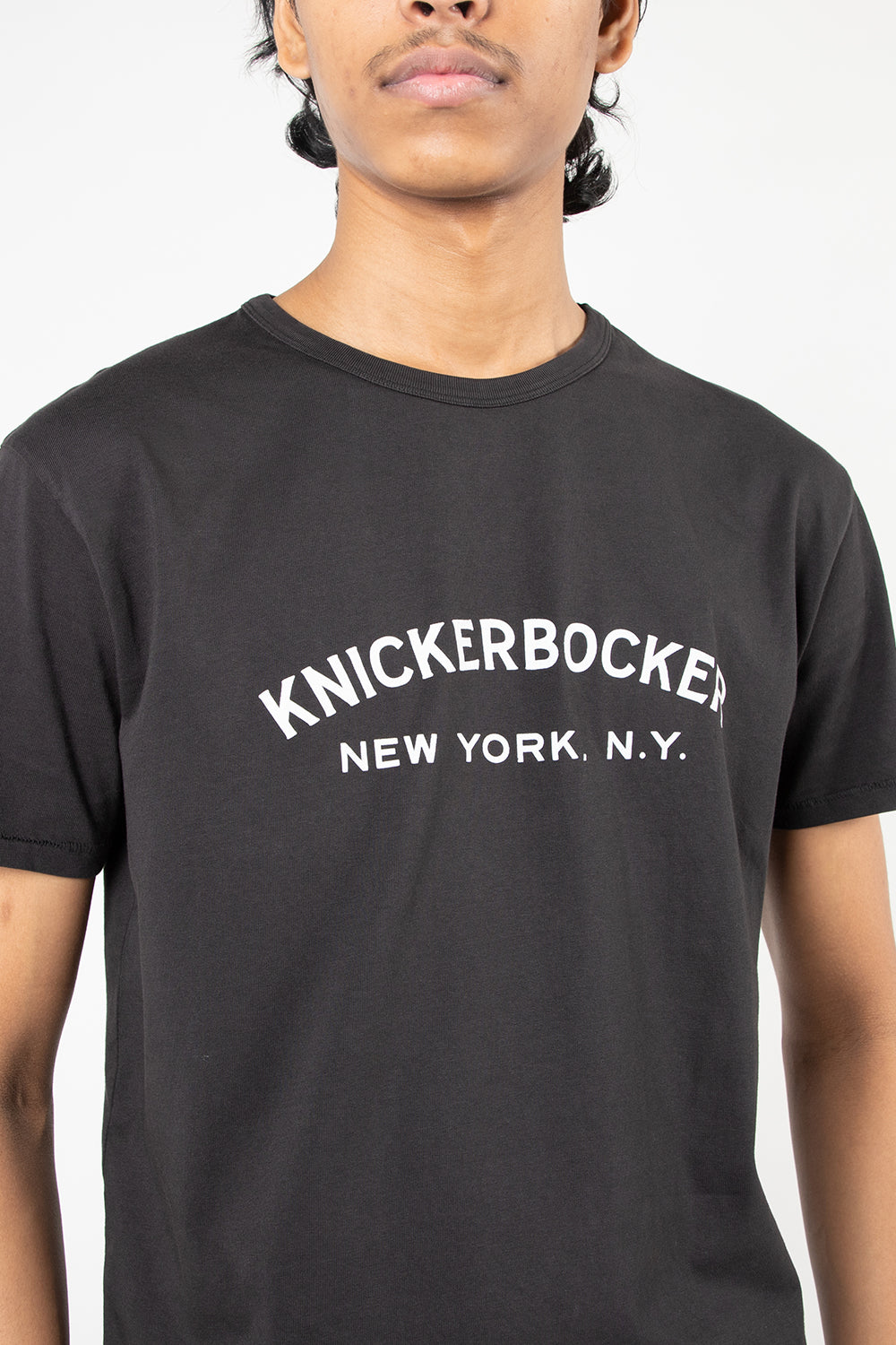 knickerbocker core tee logo coal