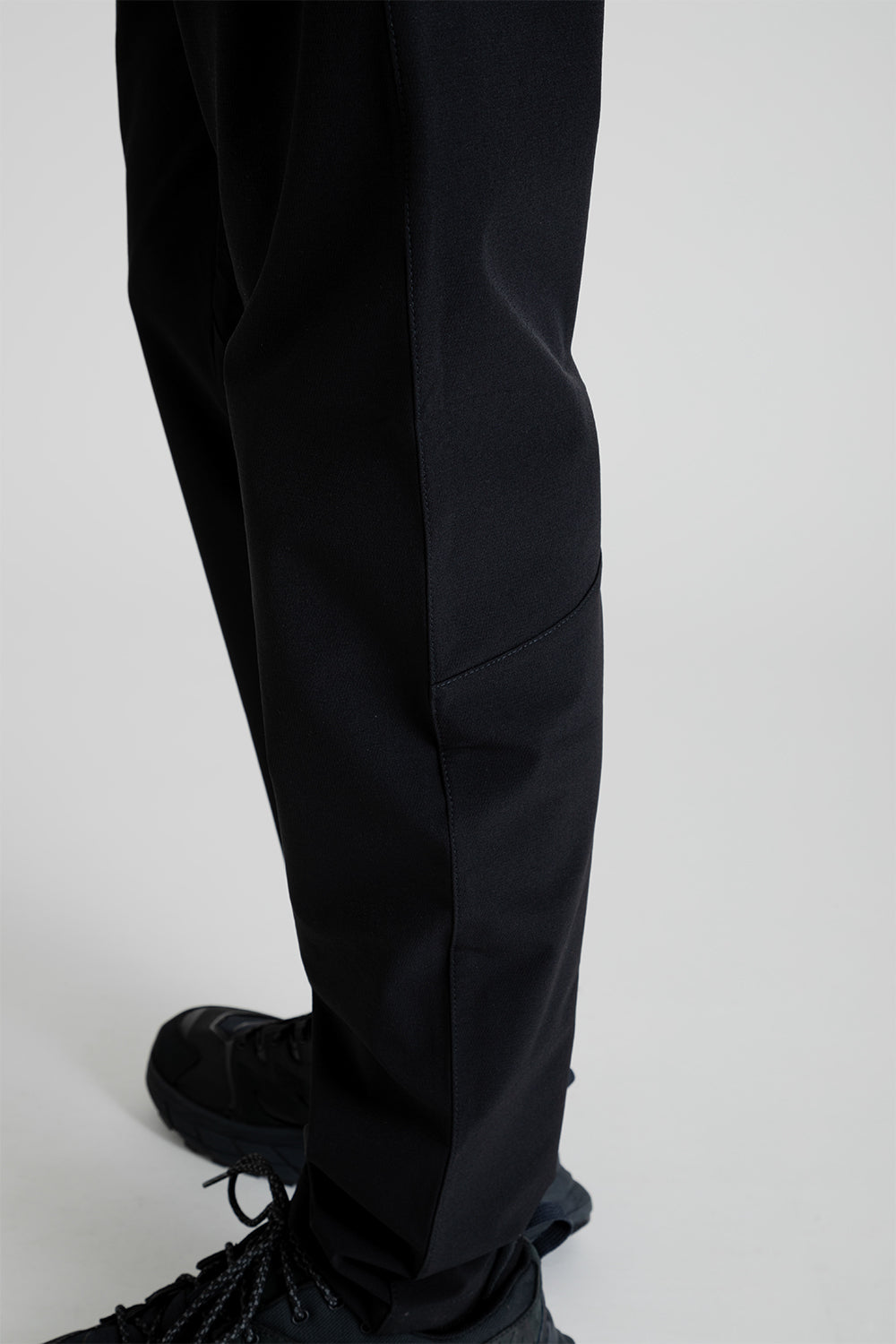 Poutnik Monk Pants in Black