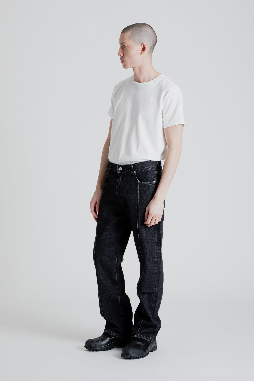 Uniform Bridge Pin Tuck Wide Denim Pants in Black Washed