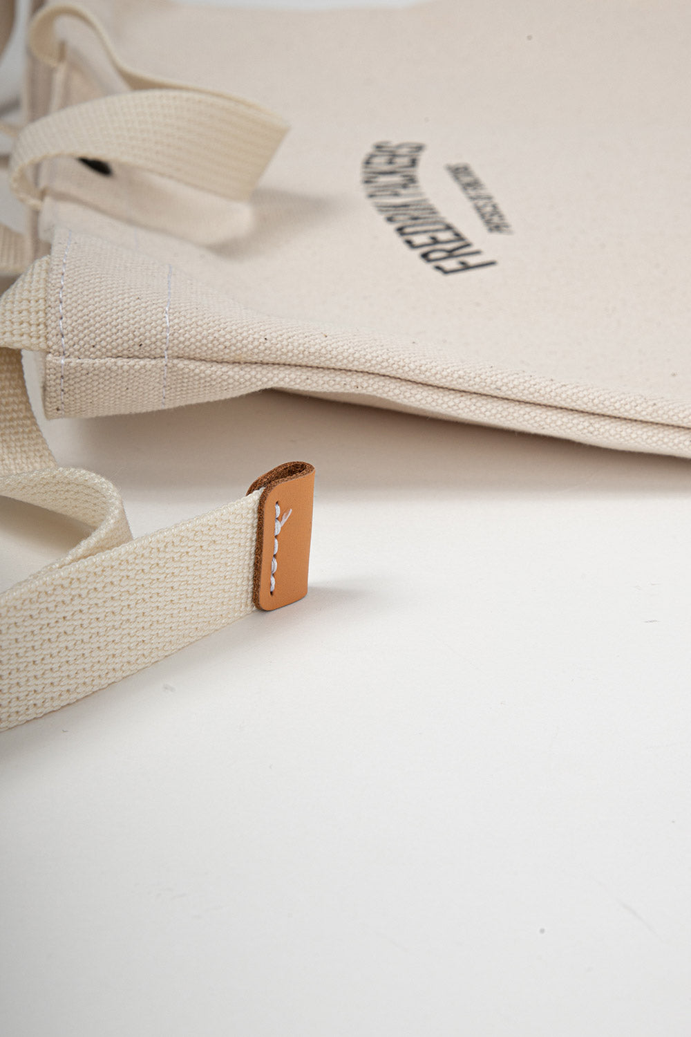 fredrik-packers-duck-book-shoulder-bag