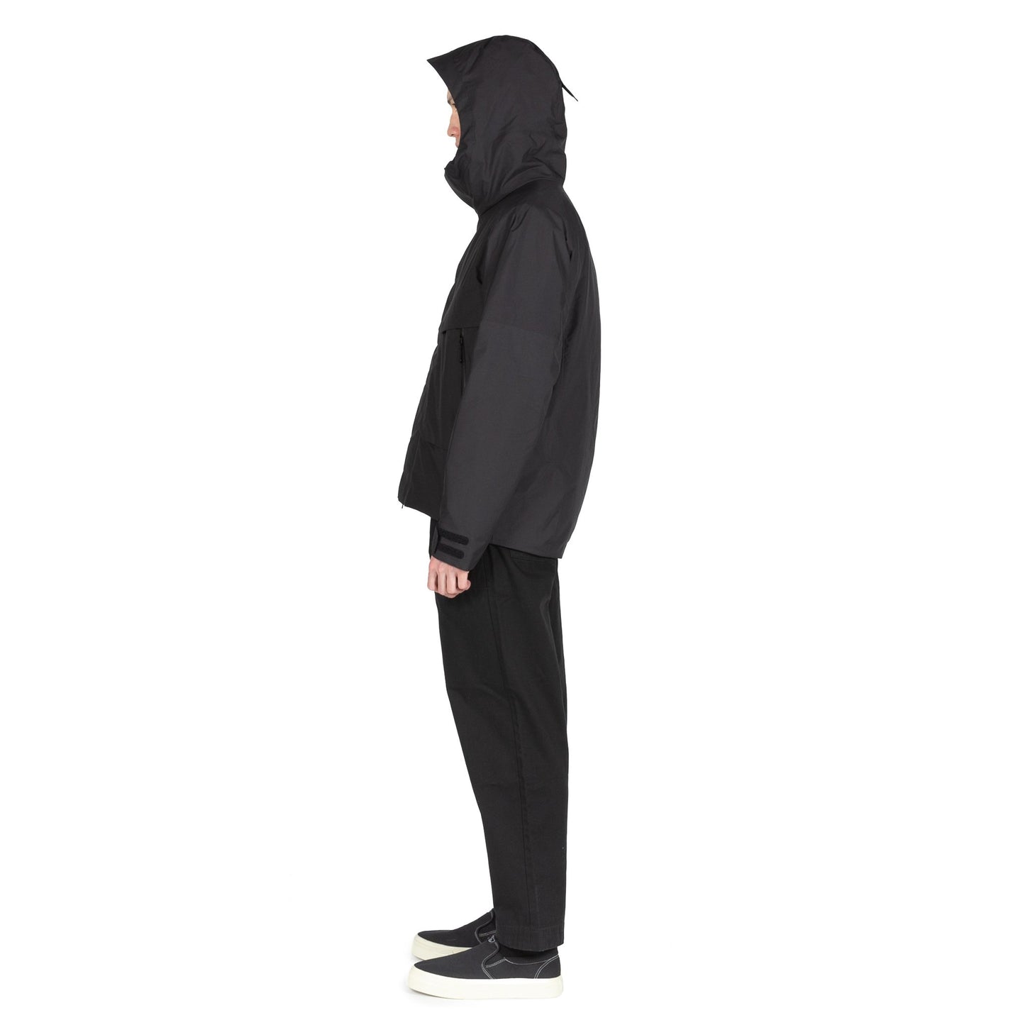 Goldwin Insulation Mountain Parka in Black hooded jacket sportswear all weather rain gear