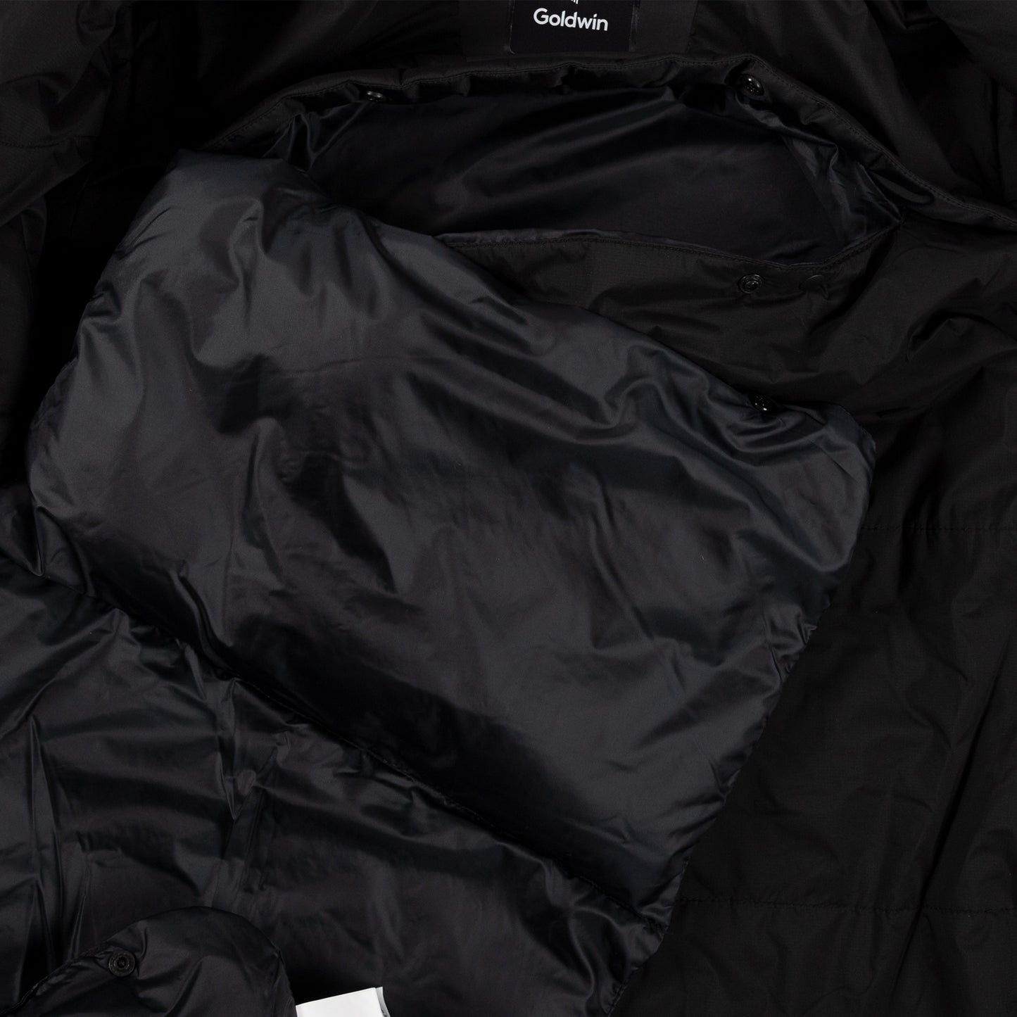 Goldwin Insulation Mountain Parka in Black hooded jacket sportswear all weather rain gear insert