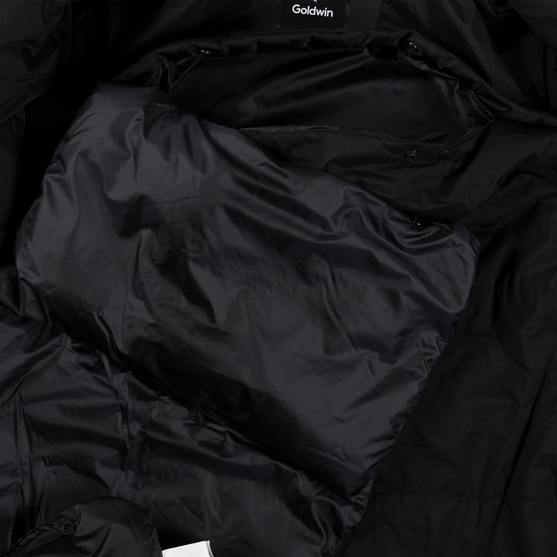 Goldwin Insulation Mountain Parka in Black hooded jacket sportswear all weather rain gear insert