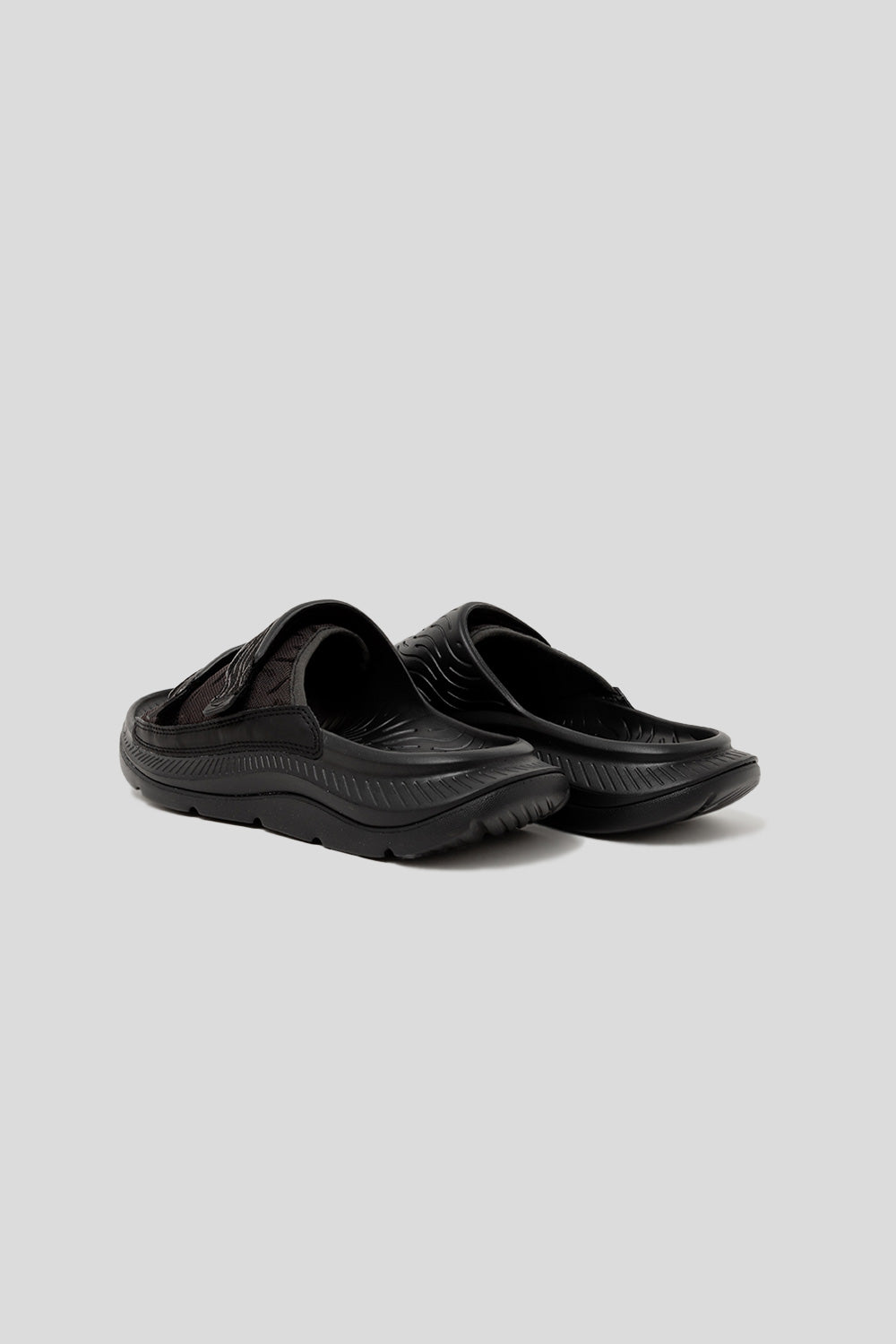 Hoka All Gender Ora recovery slide 3 in Black/Black
