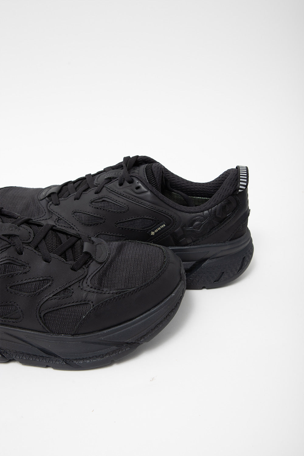 Hoka Clifton L GTX in Black / Black