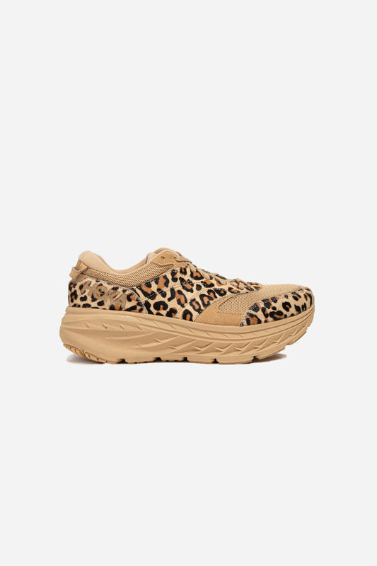 hoka_bondi_Lifestyle_sand_leopard_print