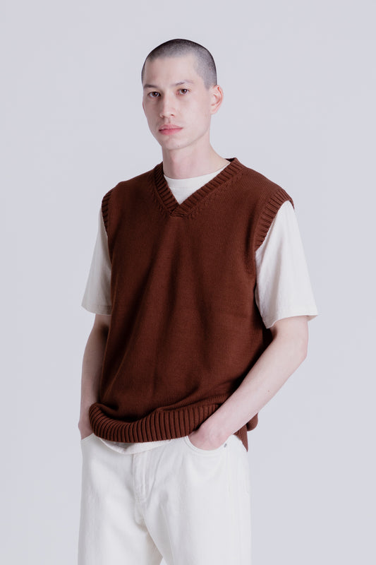 Knickerbocker Ivy V-Sweater Vest in Brown