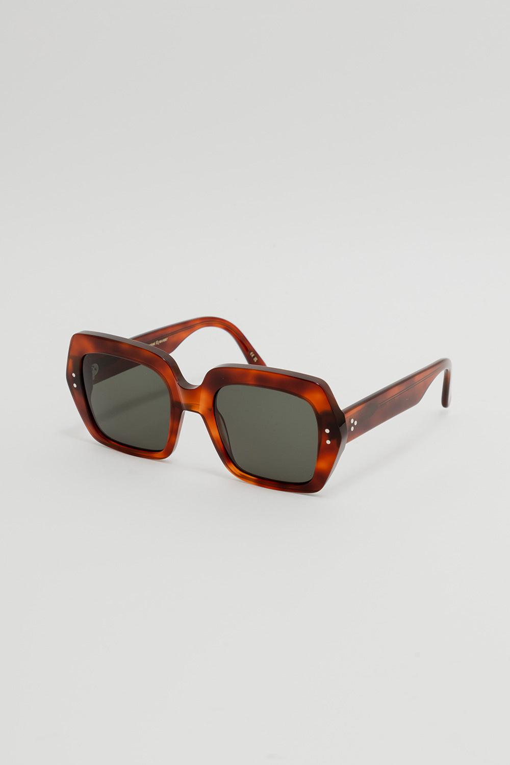 monokel-eyewear-kaia-amber-green-gradient-lens