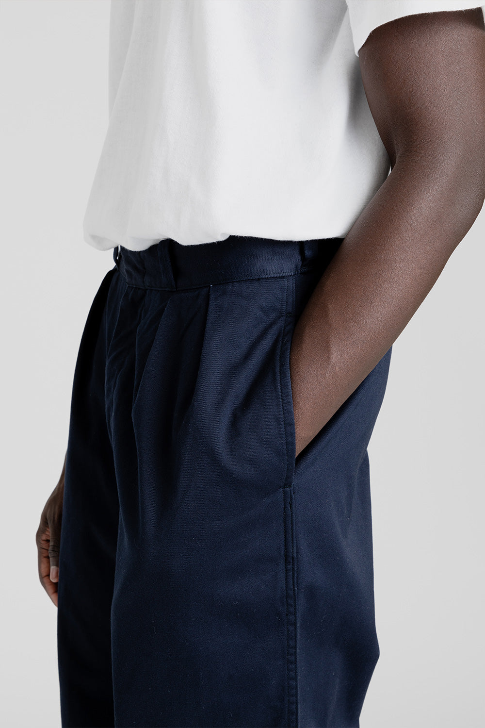 nanamica-double-pleat-wide-chino-pants-navy