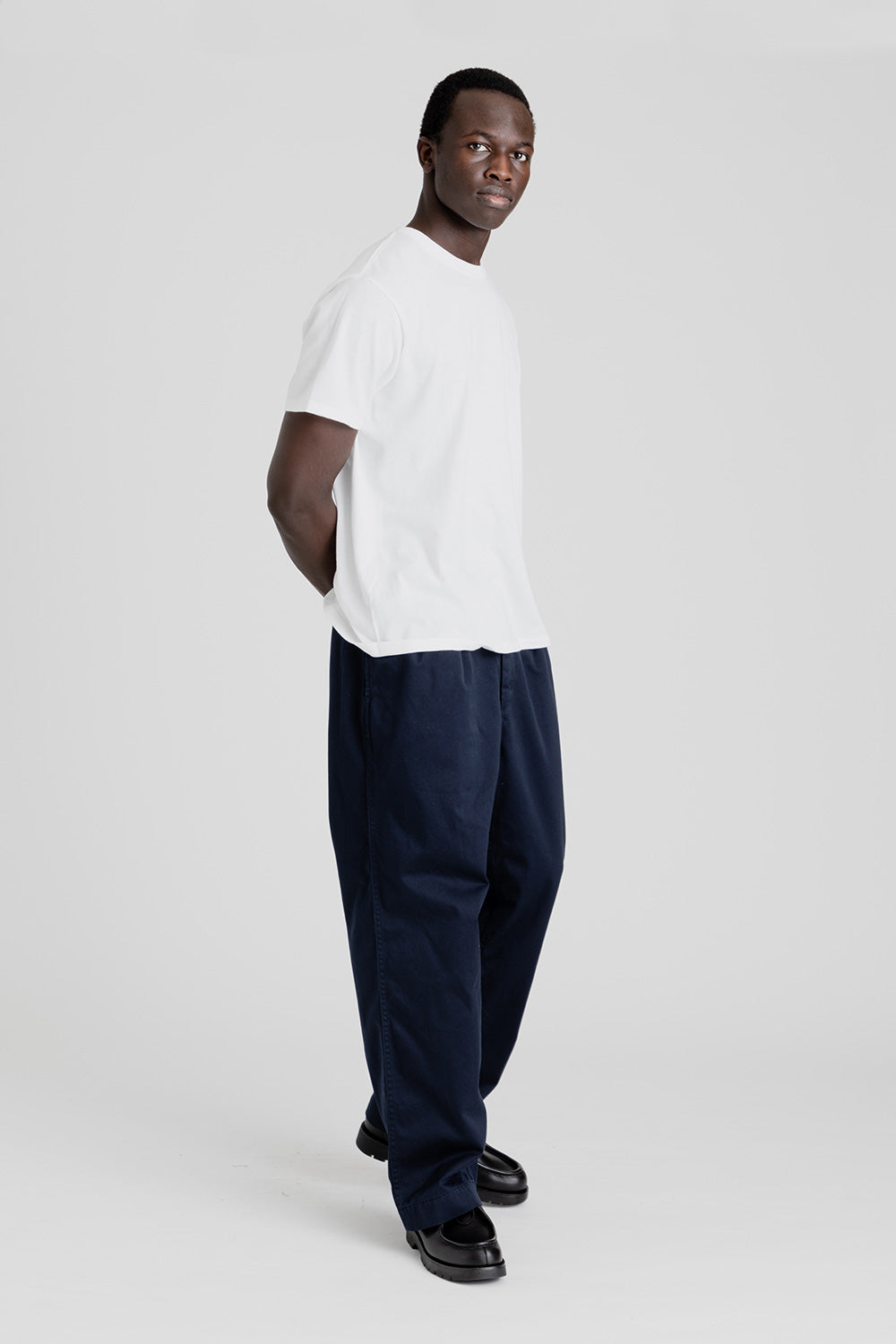nanamica-double-pleat-wide-chino-pants-navy
