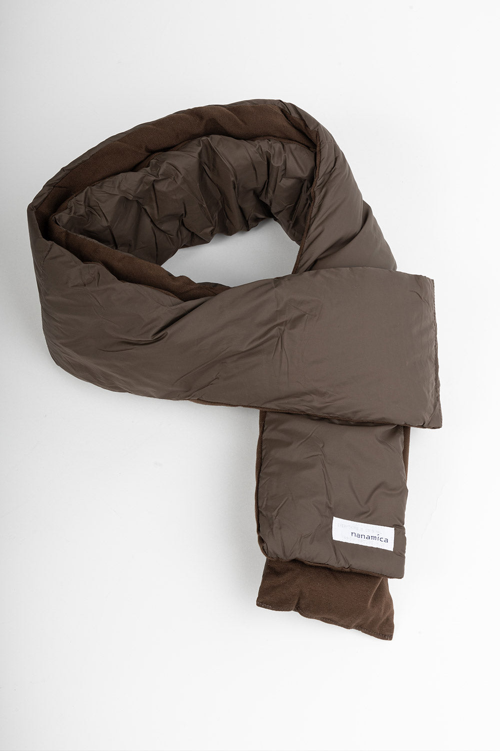 nanamica down muffler brown