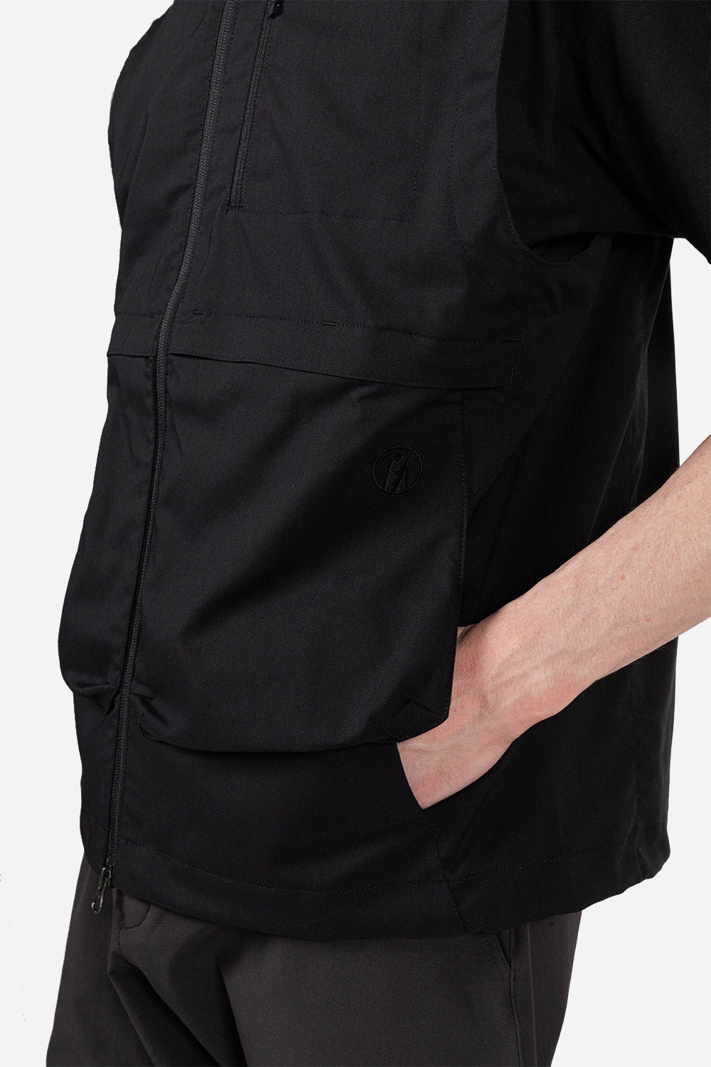 poutnik-by-tilak-blade-vest-black