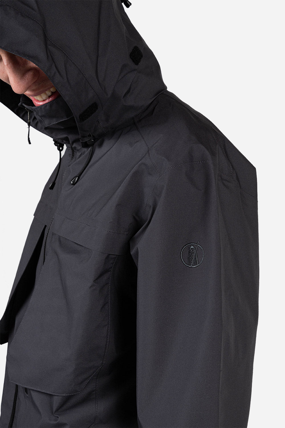 poutnik-by-tilak-caw-gtx-ebony-grey