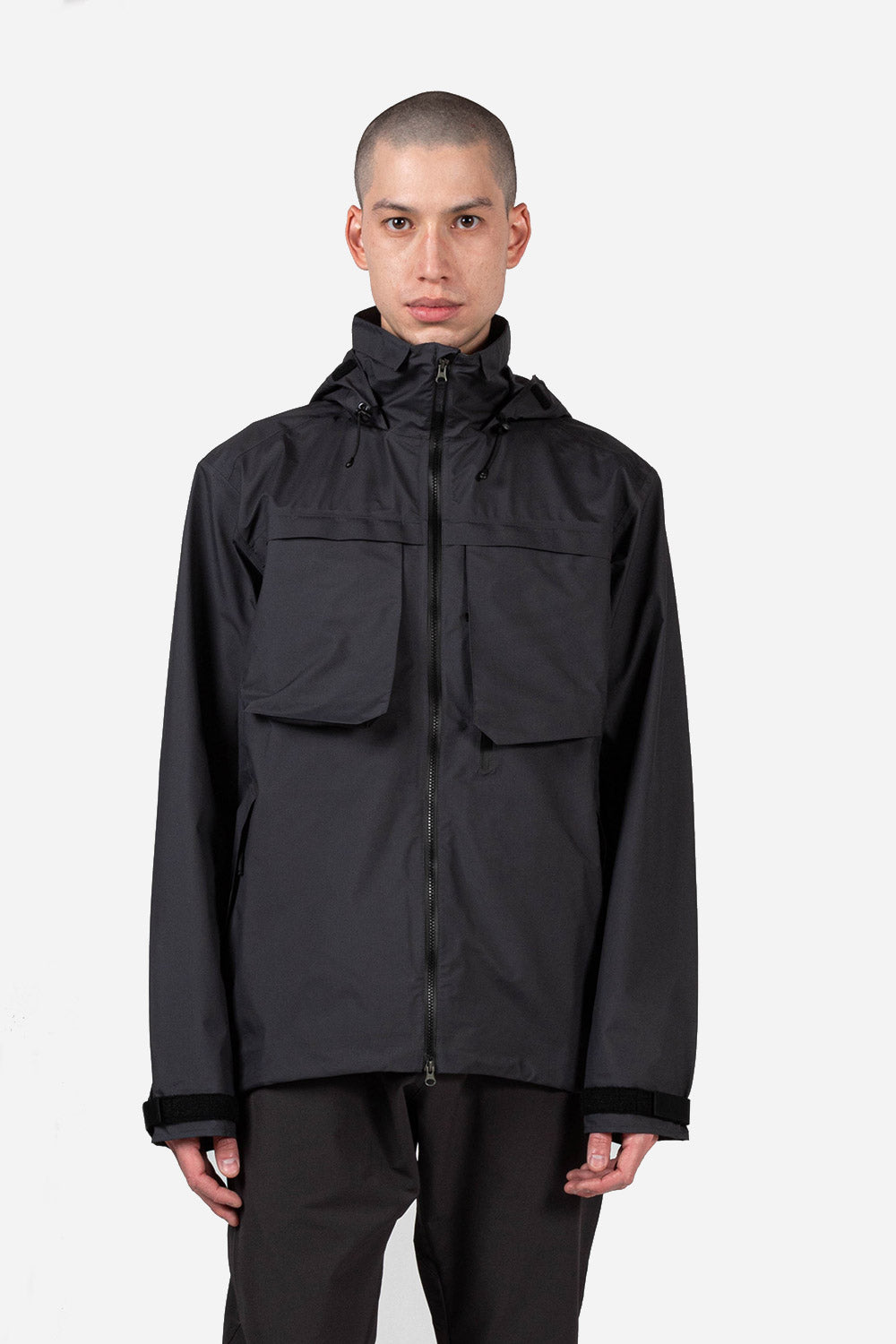 poutnik-by-tilak-caw-gtx-ebony-grey