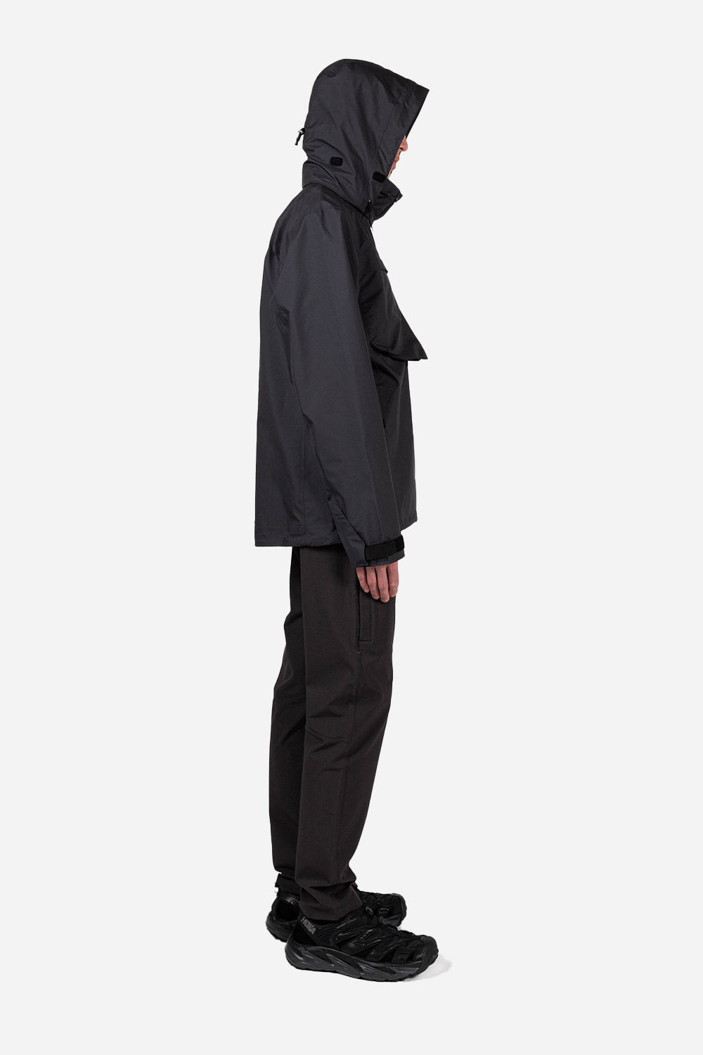 poutnik-by-tilak-caw-gtx-ebony-grey