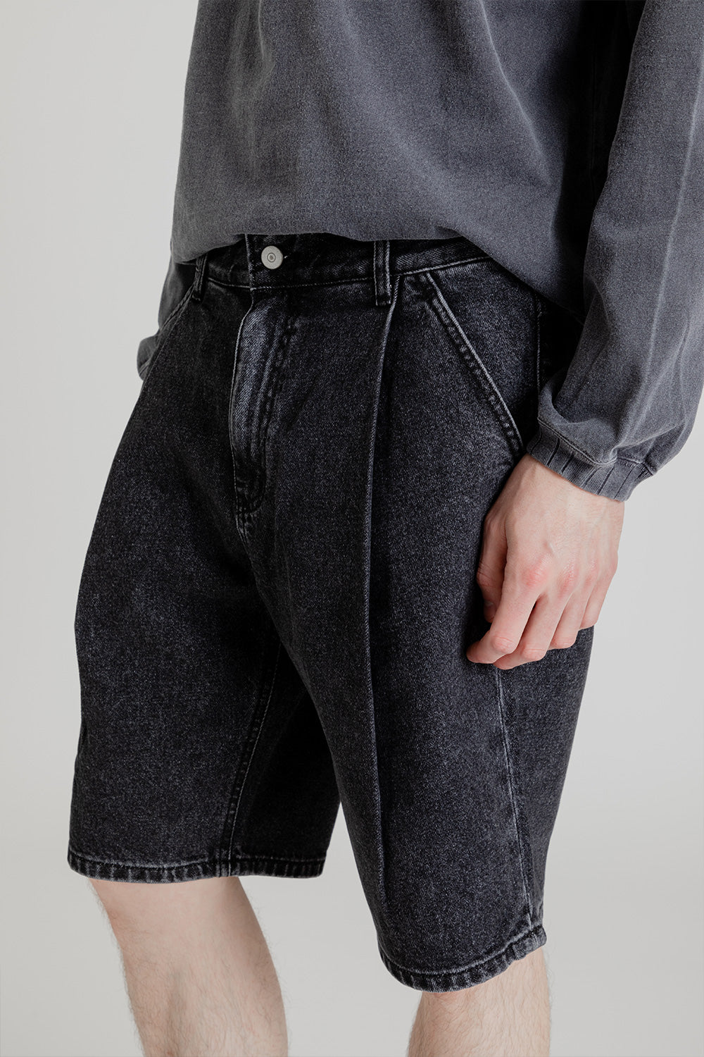 Uniform Bridge One Tuck Denim Shorts in Black Washed