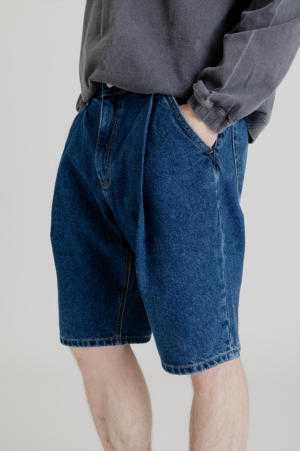 Uniform Bridge One Tuck Denim Shorts in Indigo Washed