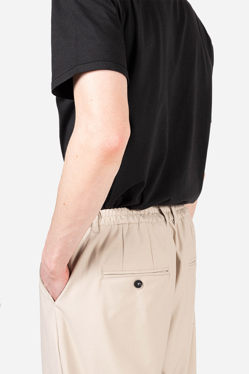 uniform-bridge-one-tuck-easy-slacks-beige