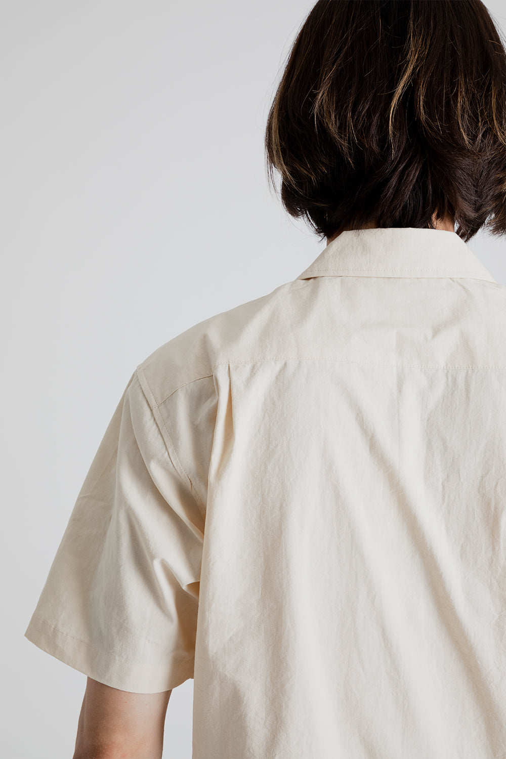 Uniform Bridge Two Pocket Linen Short Shirt in Ivory