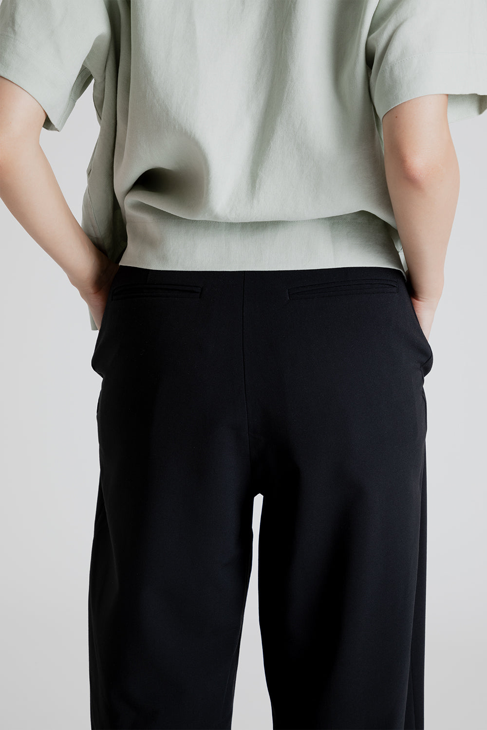 Uniform Bridge Women's One Tuck Volume Pants in Black