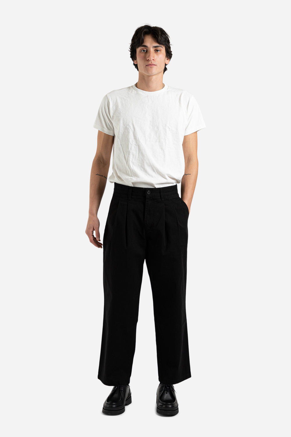 uniform_bridge_two_tuck_pants_black