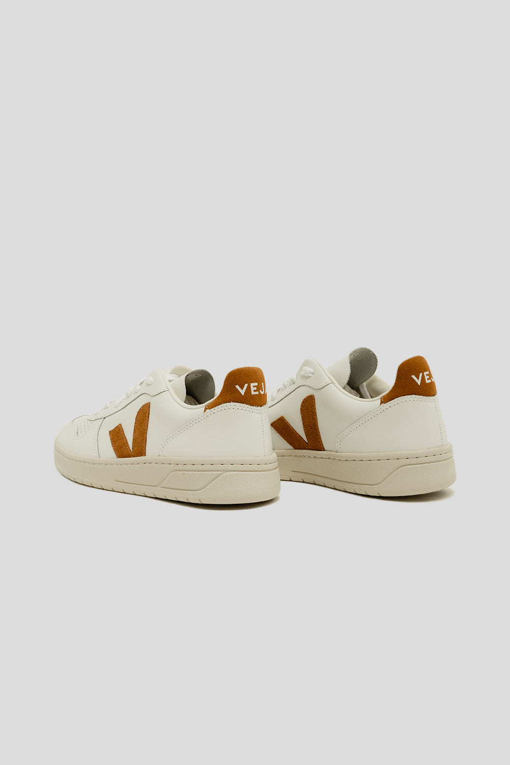 veja-v-10-extra-white-leather-camel