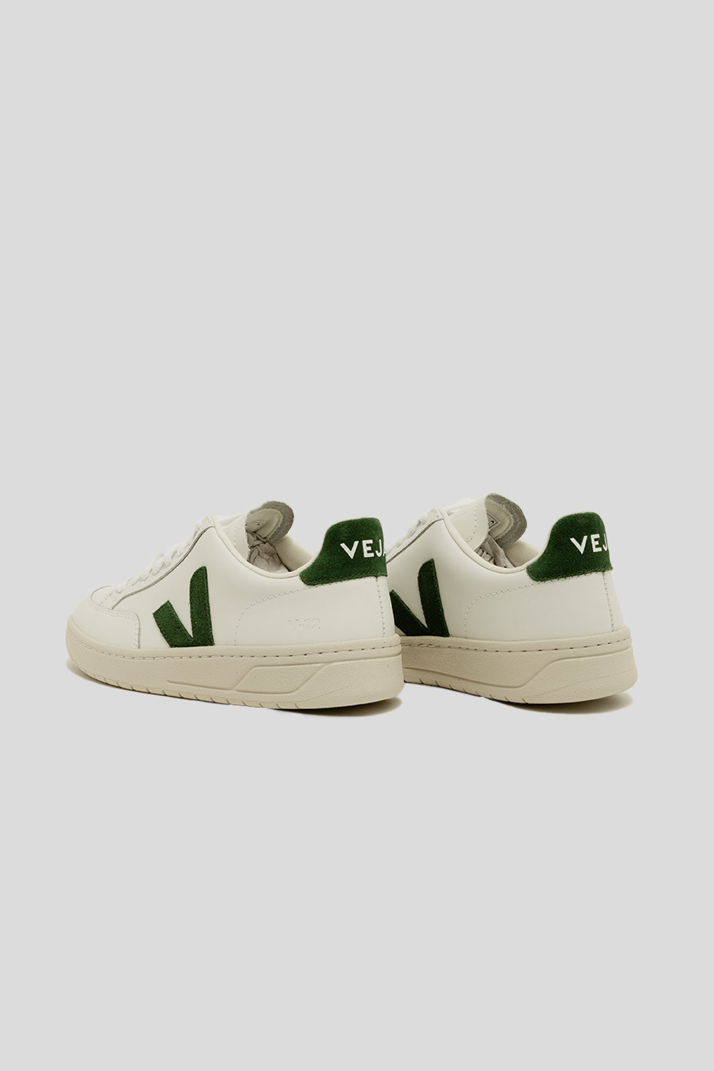 veja-v-12-extra-white-leather-cypress-green-side