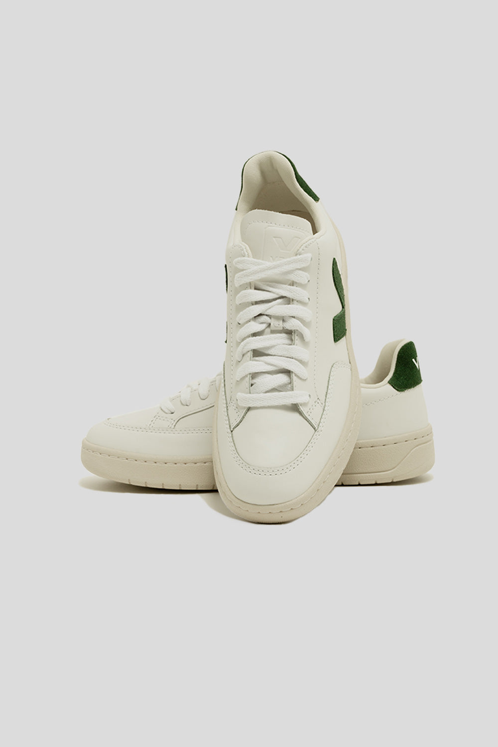 veja-v-12-extra-white-leather-cypress-green-side