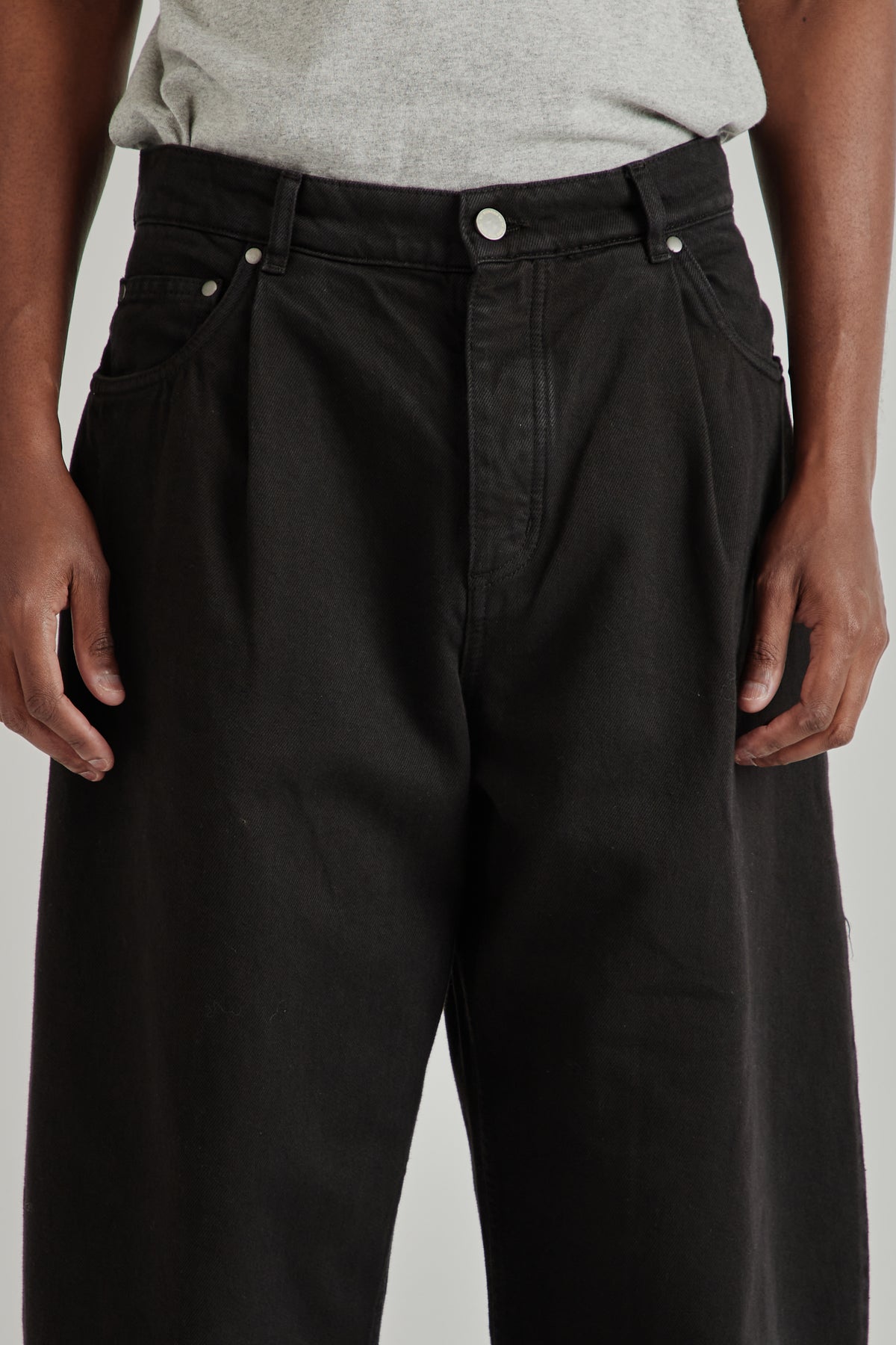 Duma Pleated Pants - Coal Treasure