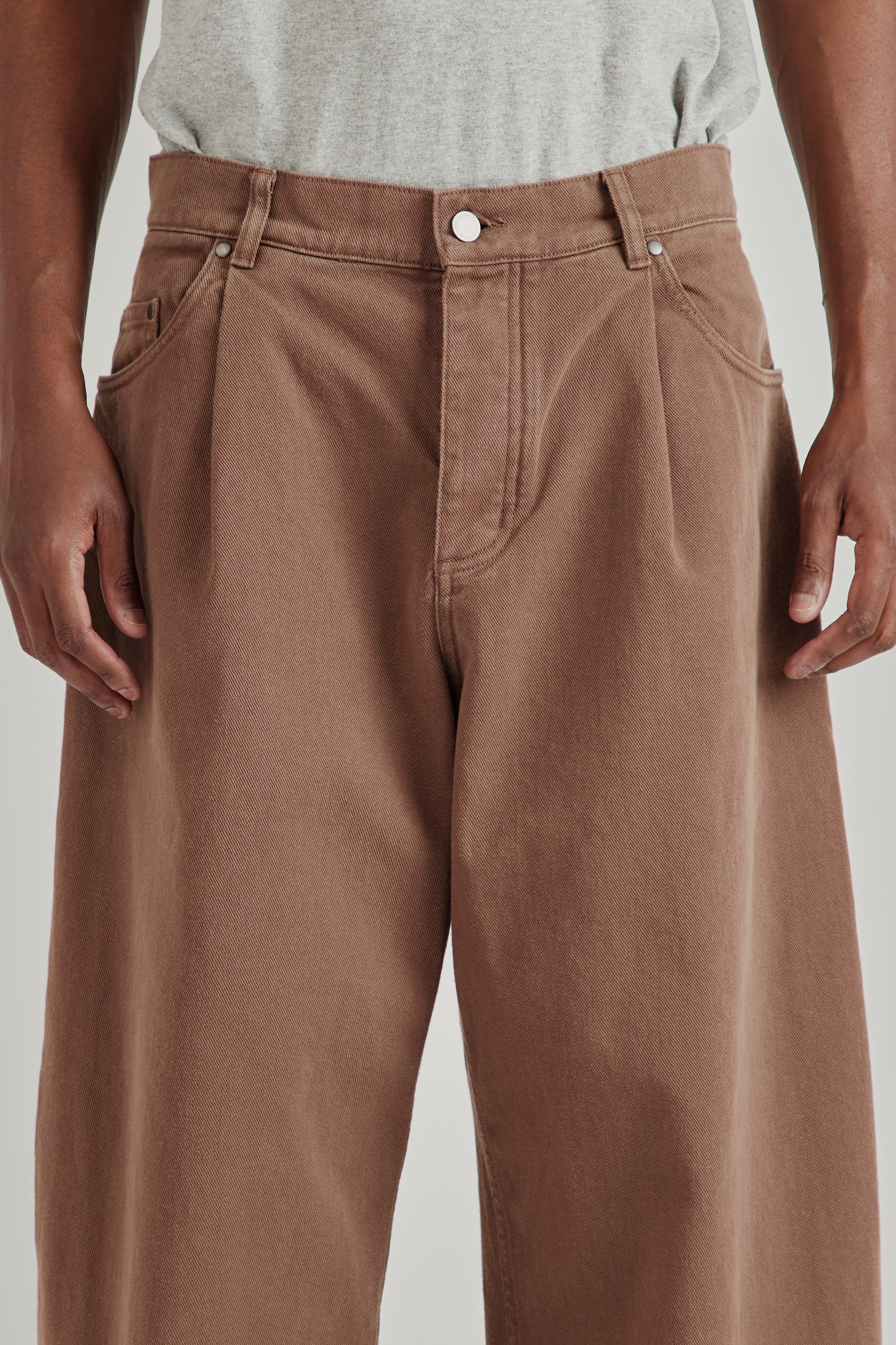 A Kind Of Guise Duma Pleated Pant Brown | Wallace Mercantile