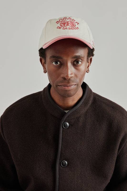 A Kind Of Guise FW26 Sombra Souvenir Cap Ecru Coral0171