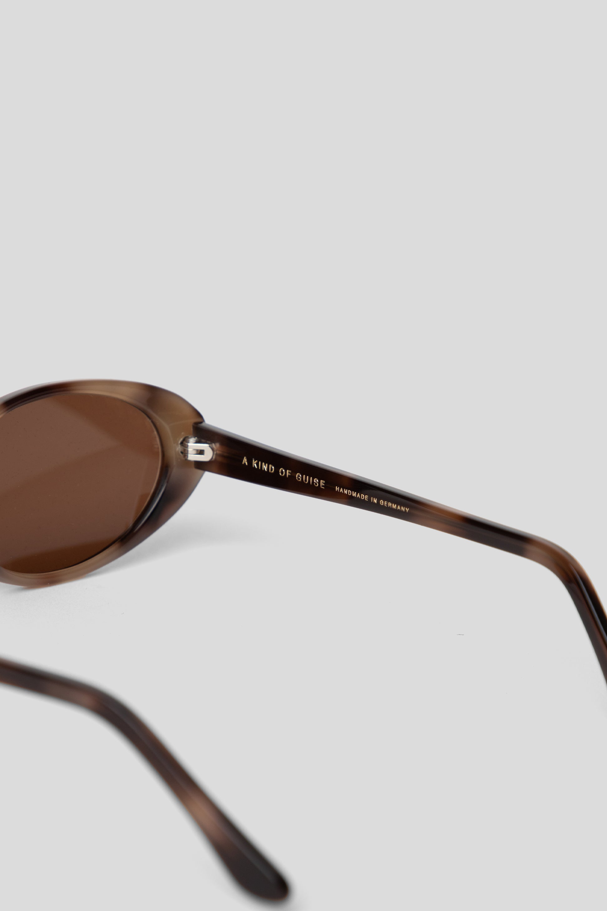 A Kind Of Guise SS26 Beira Milky Bison Brown 03