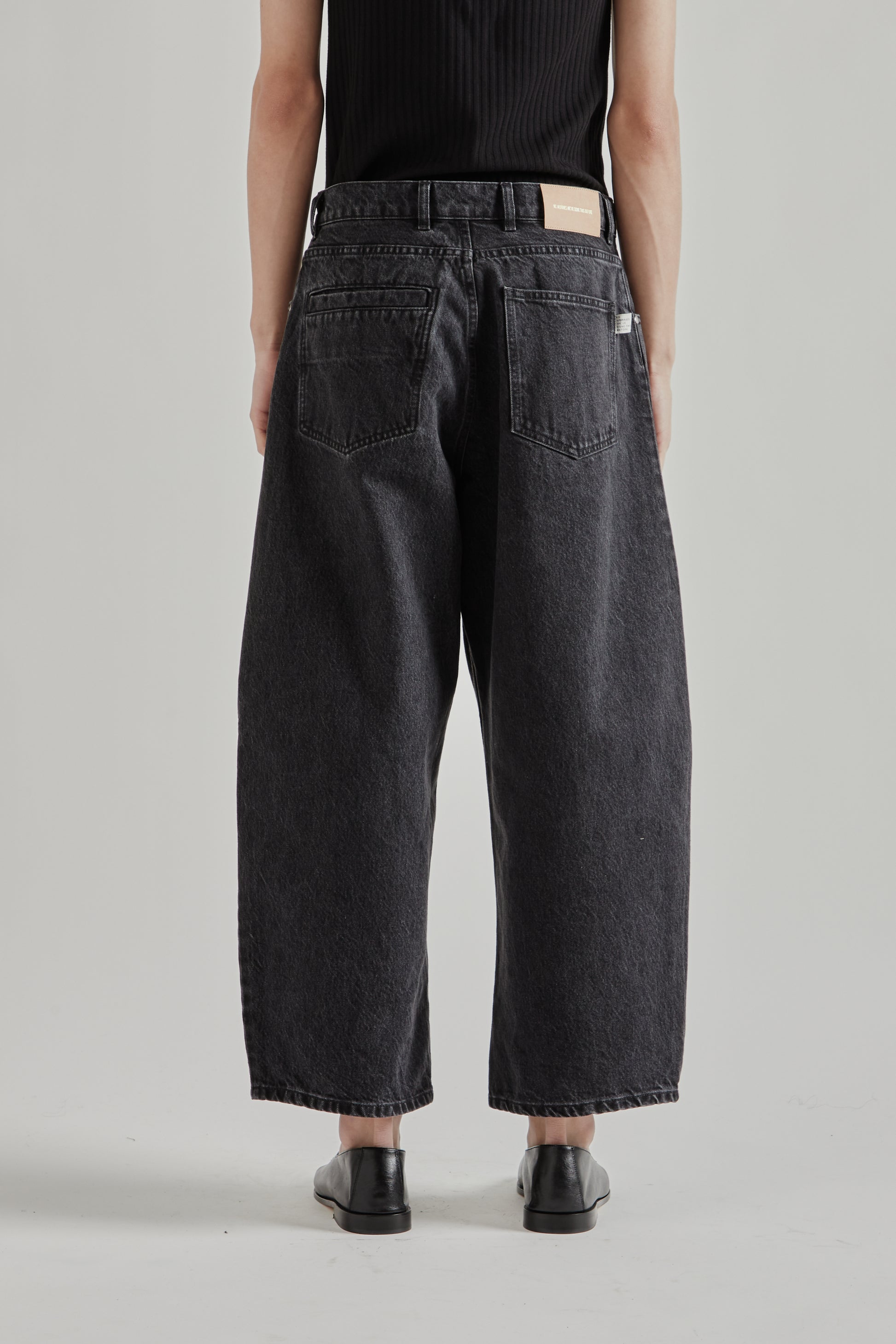 A Kind Of Guise SS26 Duma Pleated Denim Grey Denim0796
