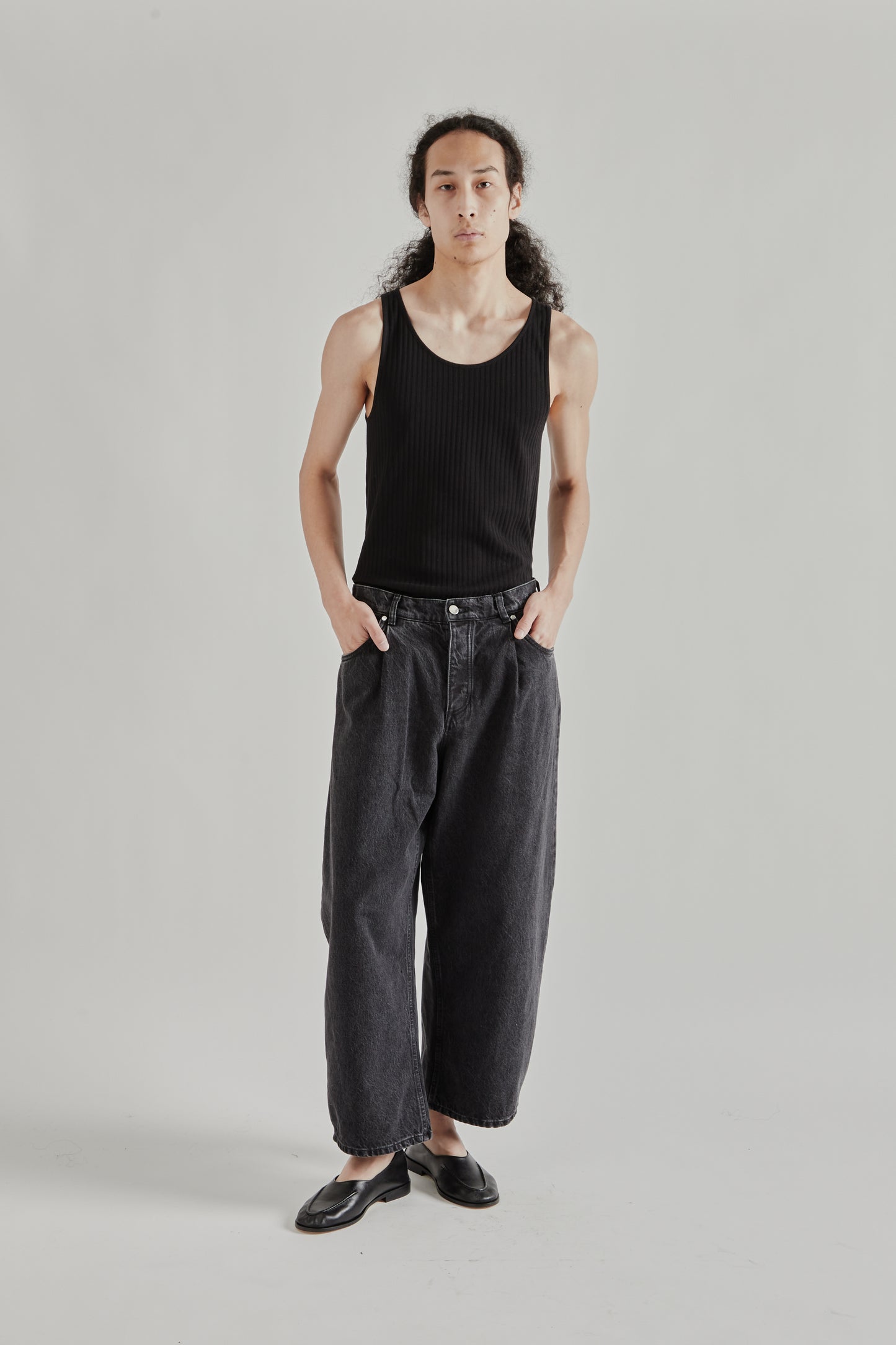 A Kind Of Guise SS26 Duma Pleated Denim Grey Denim0801