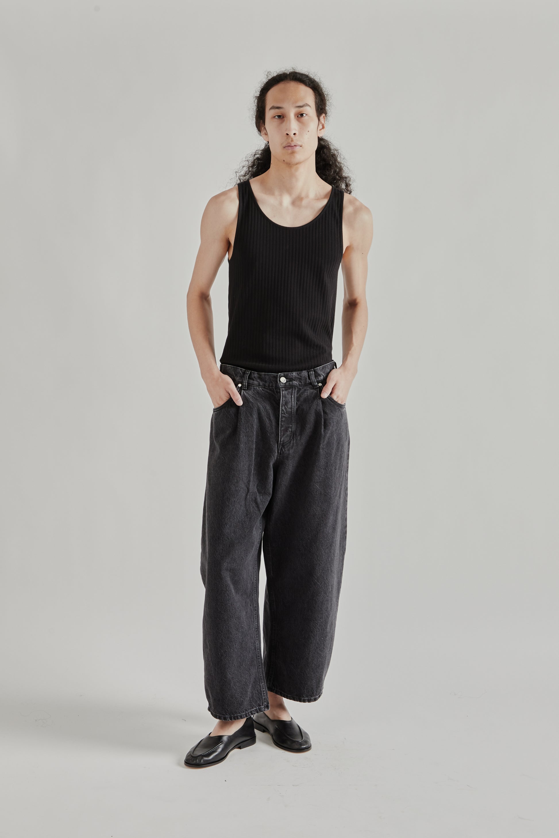 A Kind Of Guise SS26 Duma Pleated Denim Grey Denim0801