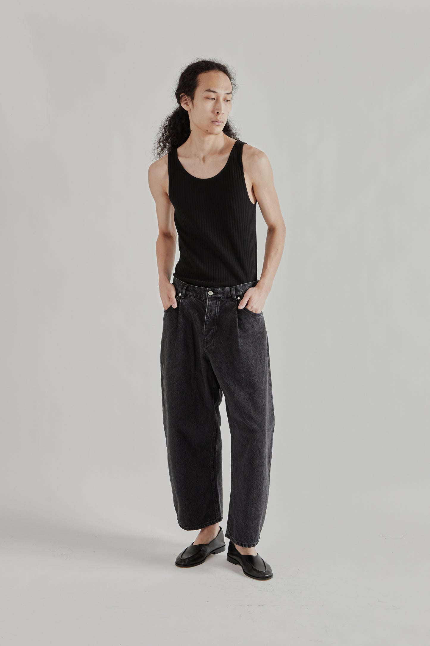 A Kind Of Guise SS26 Duma Pleated Denim Grey Denim0804