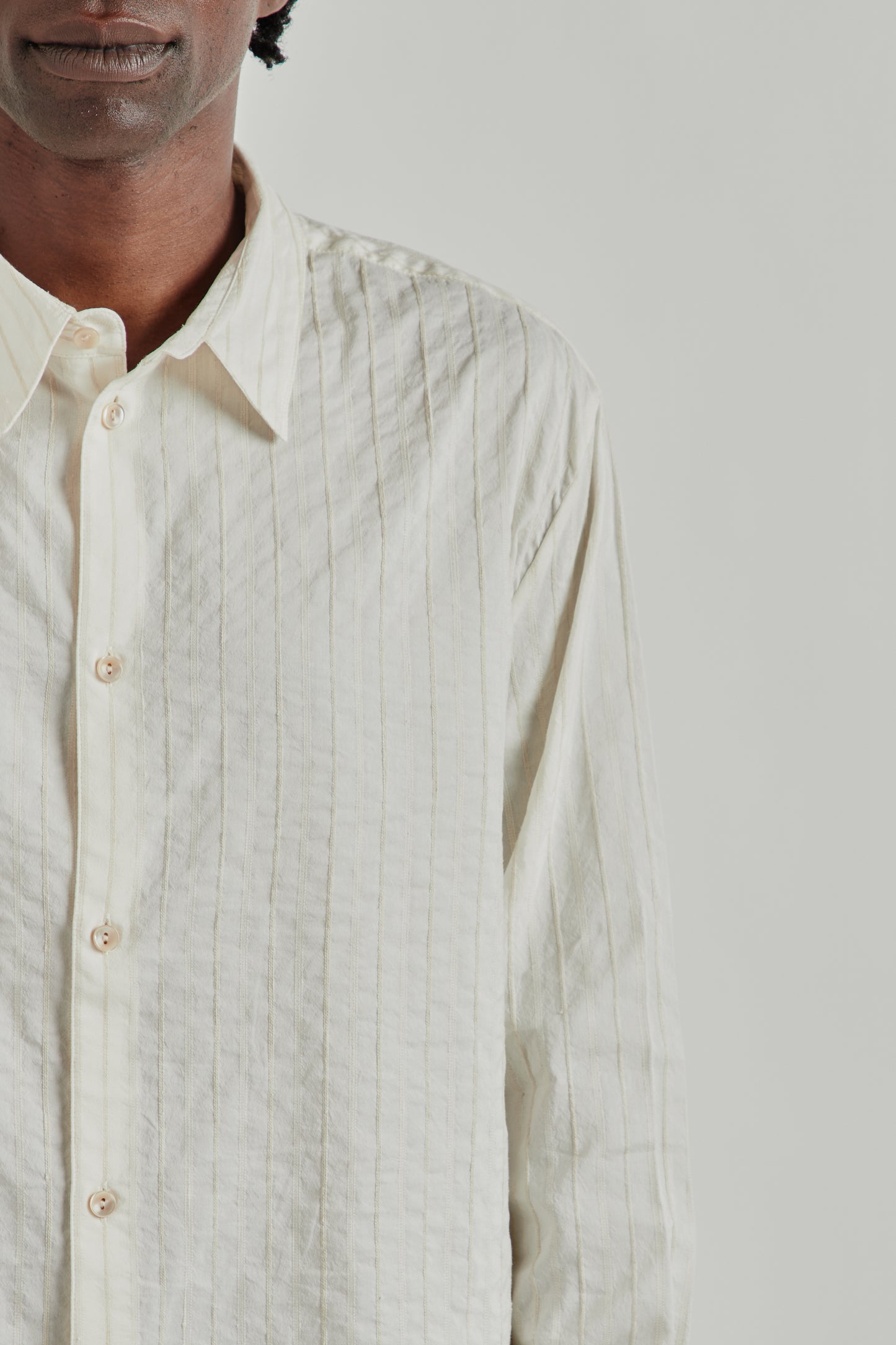 A Kind Of Guise SS26 Fulvio Shirt structured natural stripe0890